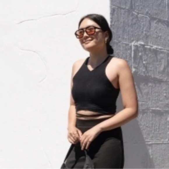 Reformation Yvie Ribbed Knit Wrap Crop Tie Top In Black New Size Small - Picture 2 of 8